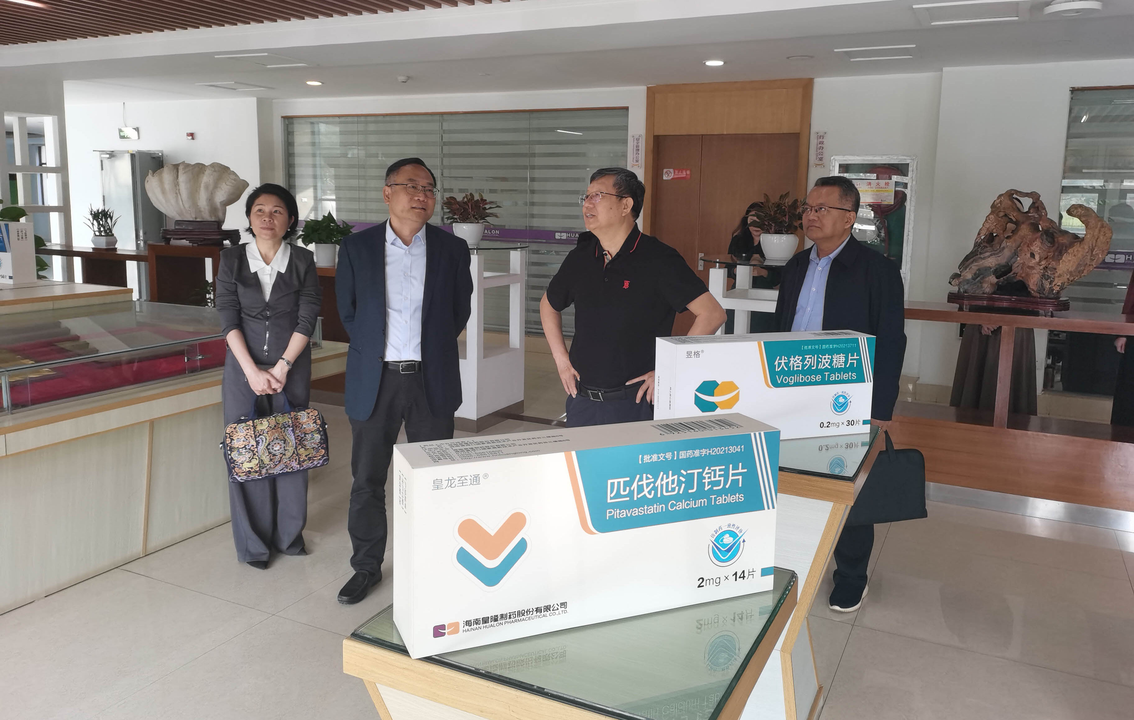 海南省工商聯(lián)主席丁飛一行調(diào)研皇隆制藥：做好民營(yíng)企業(yè)的“服務(wù)員”